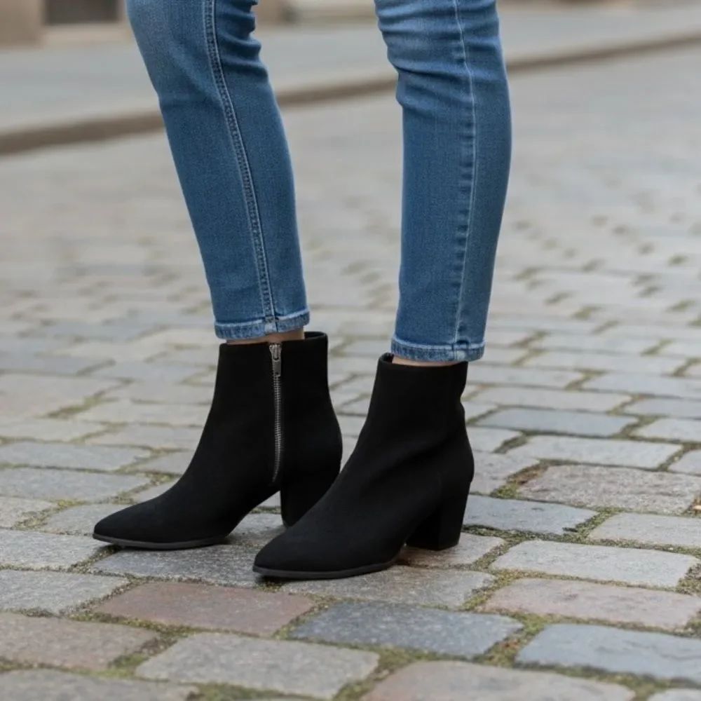 NEW Michael Kors Black Suede Pointed Toe Ankle Bootie Boots 7M